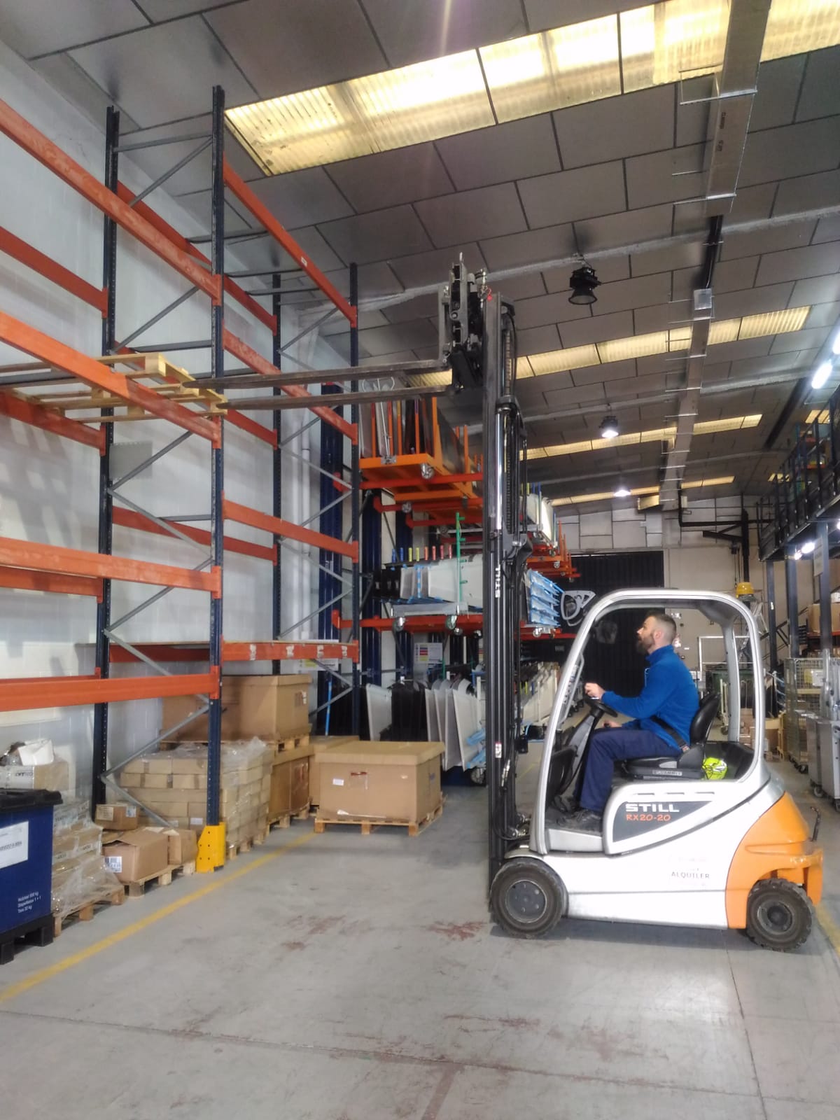 Ejercicio de estiba en estantería para KUEHNE NAGEL