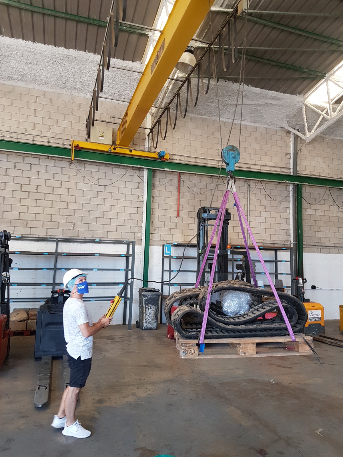 Ejercicio de eslingado y traslado de carga en Torrejón