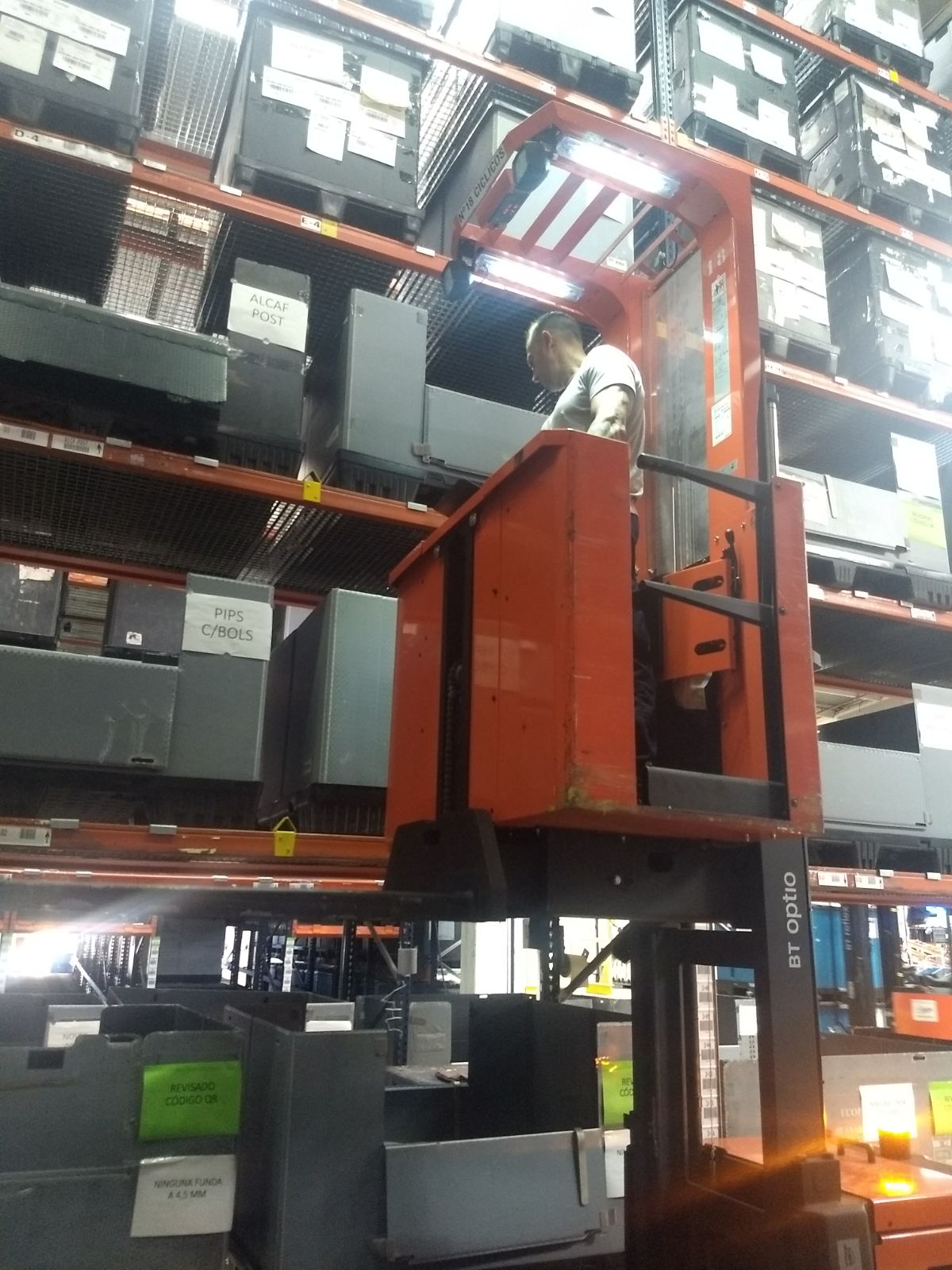 Curso de recoge pedidos nivel alto para Adient en abrera