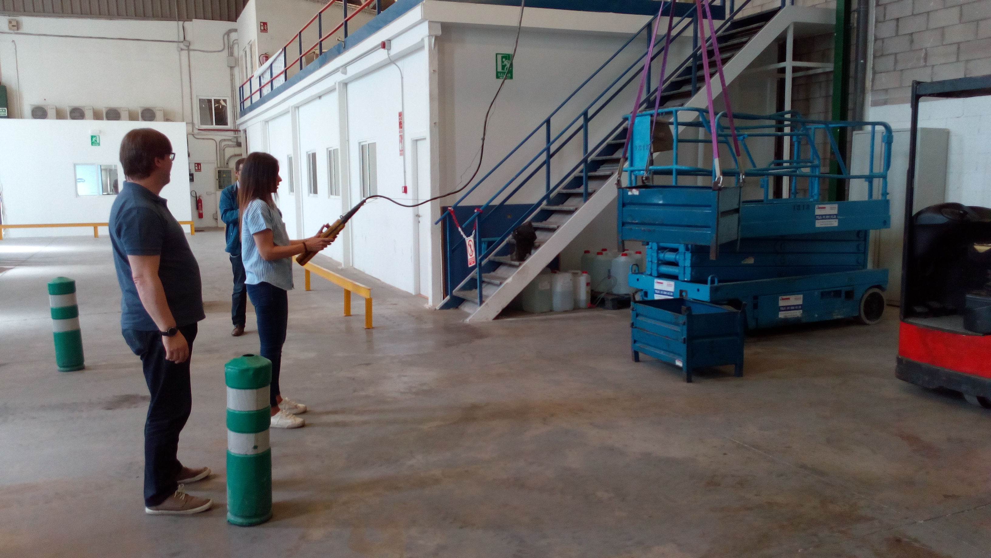 Formación de puente grúa para elevar el microsatélite UPMSat-2