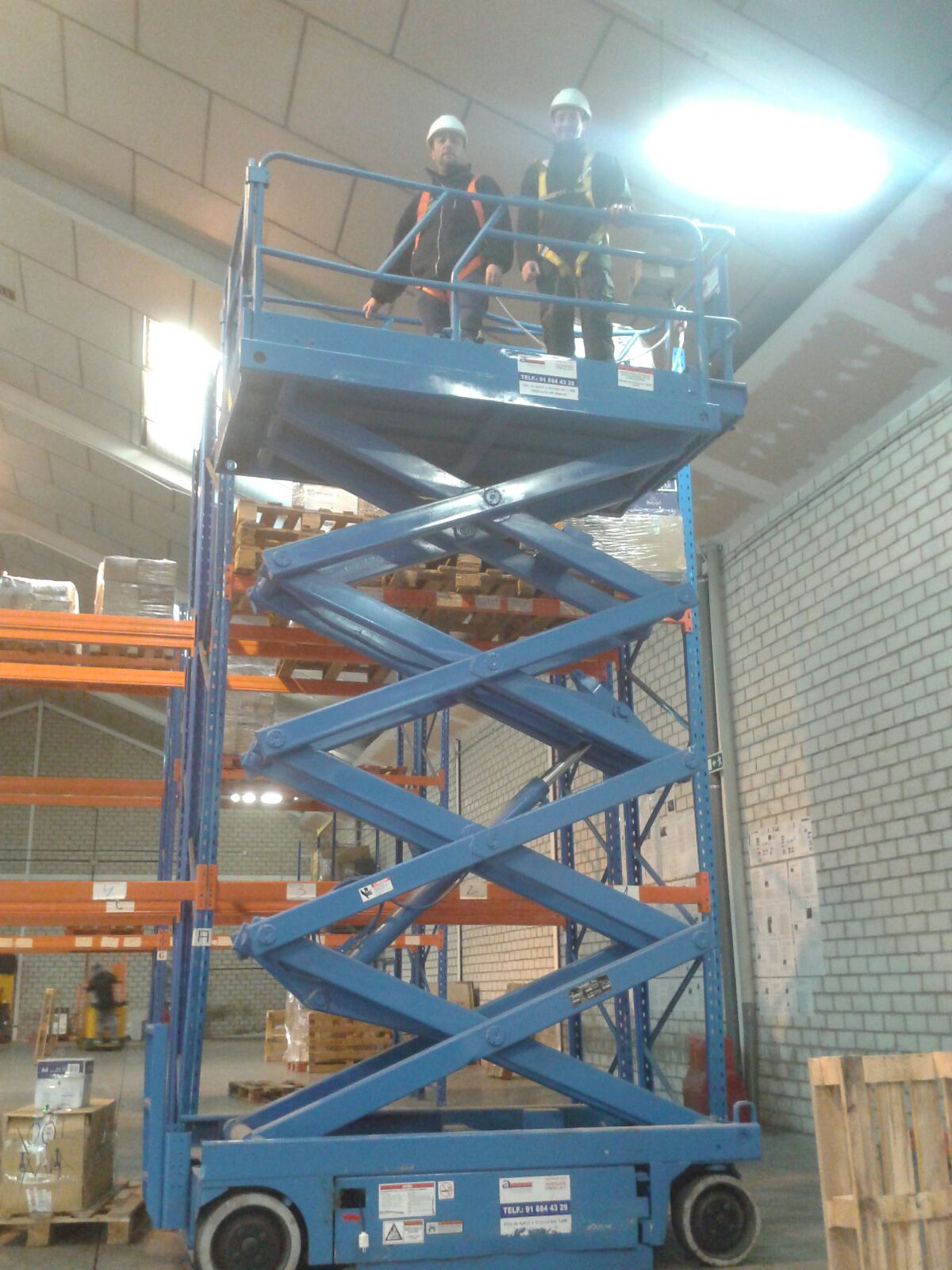 Ejercicio con una PEMP de Tijera