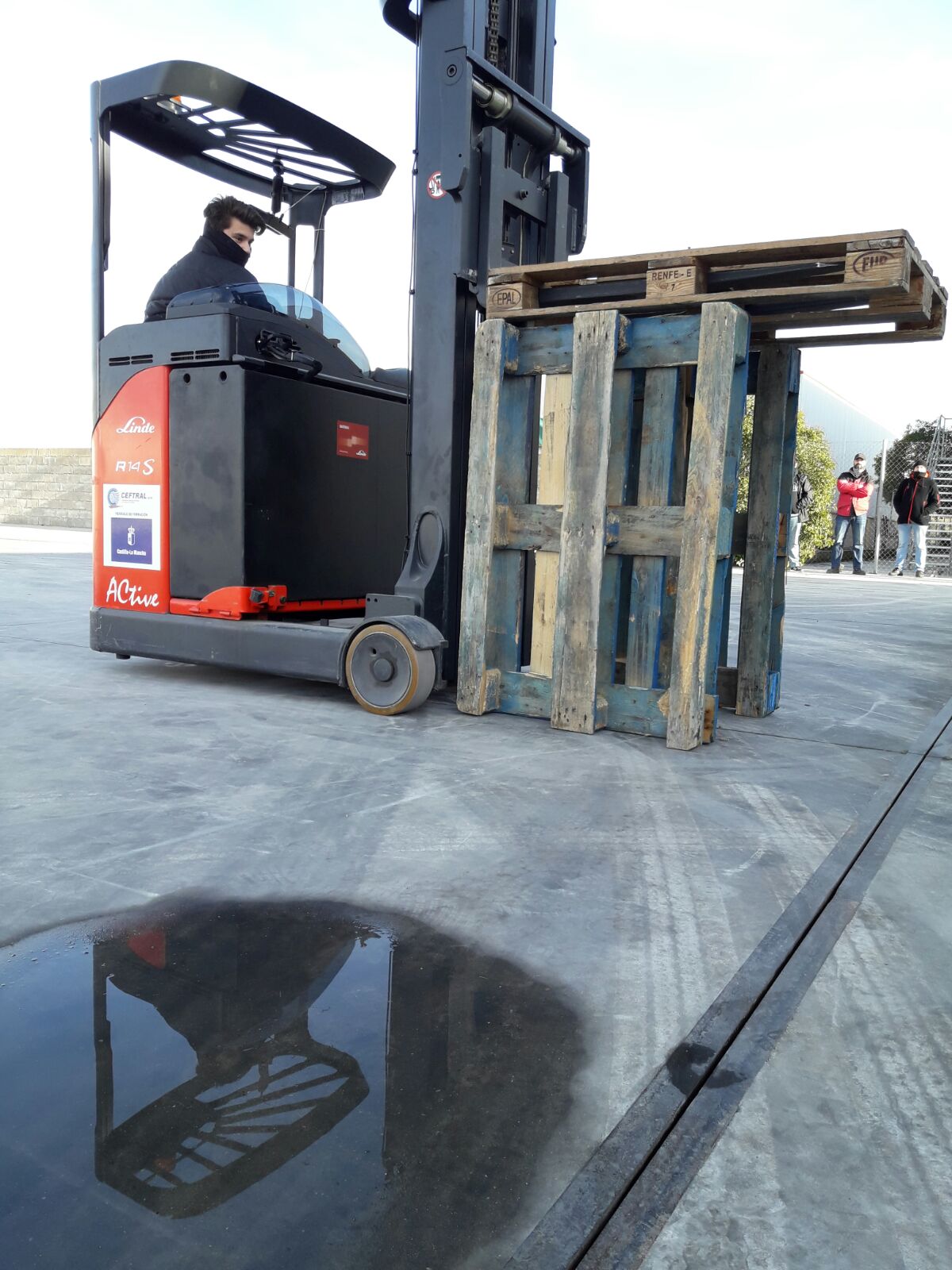 Maniobras de precisión con carretilla en Ceftral