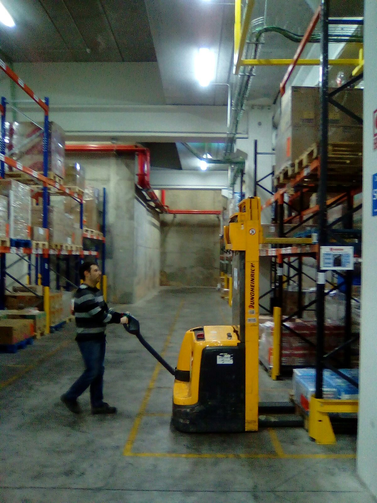 Ejercicio con apilador para GRUPO COFARES