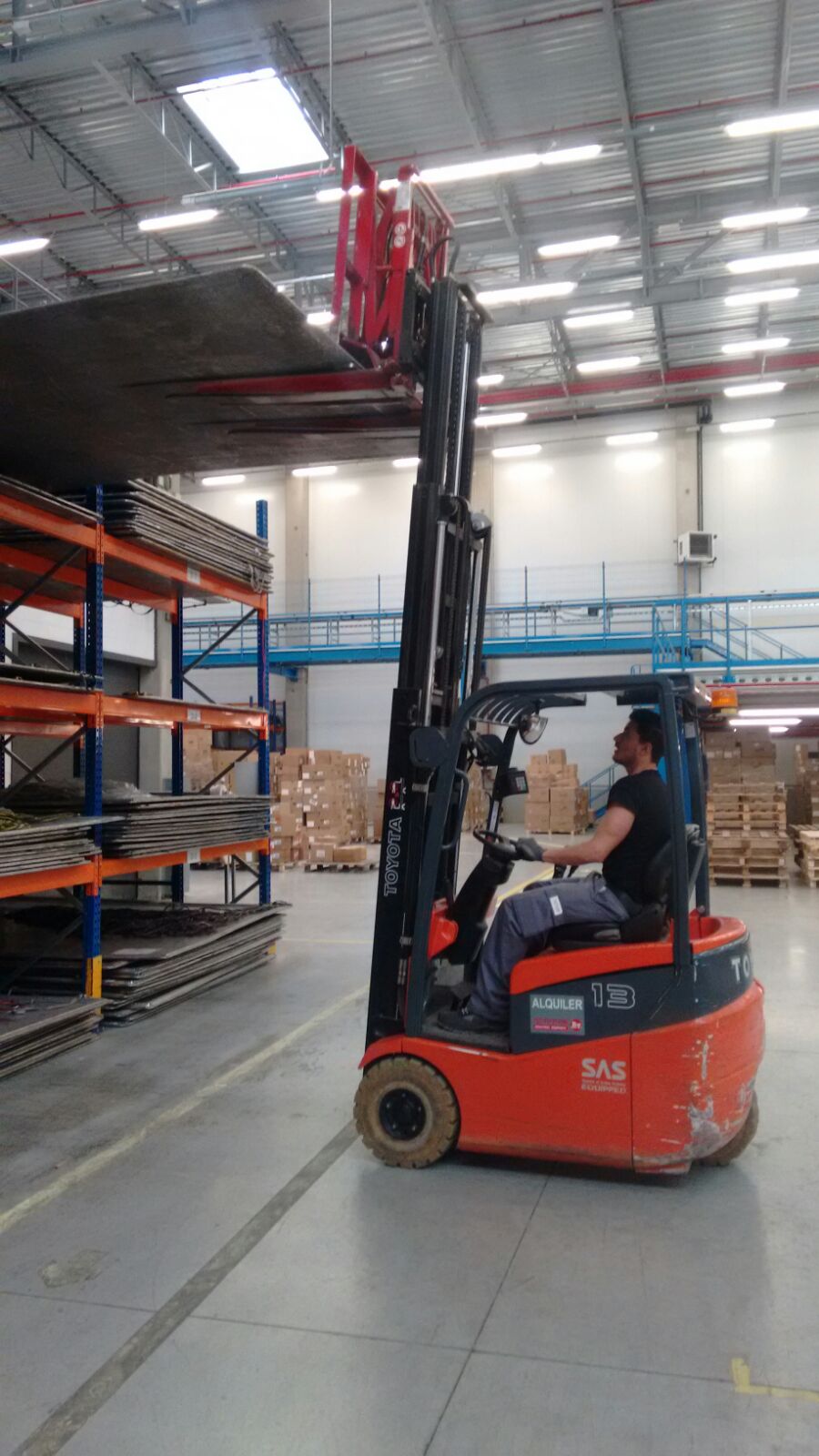 Prácticas carretilla con implemento push pull en Alicante