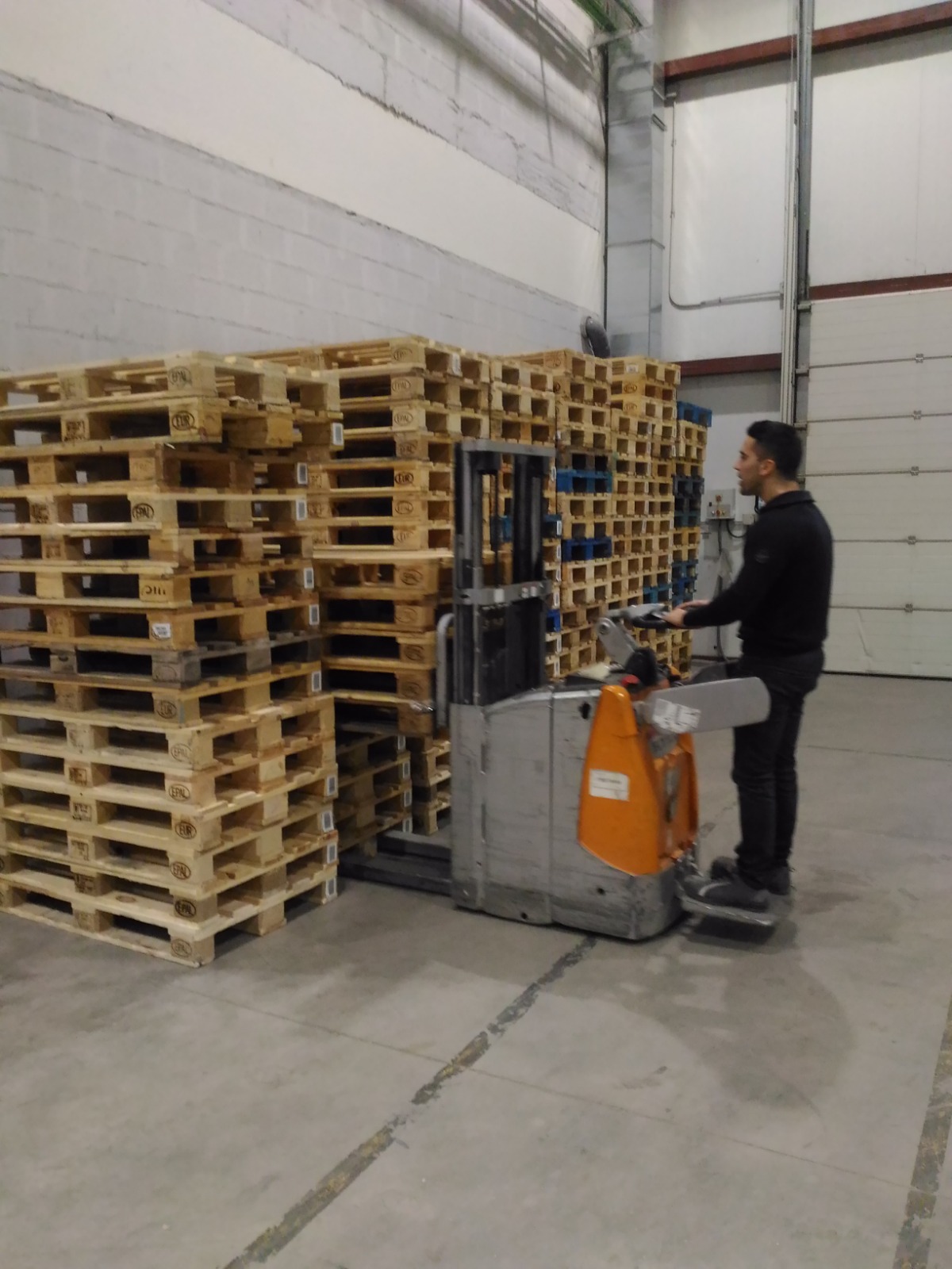 Recogida de carga apilada con apilador para COFARES