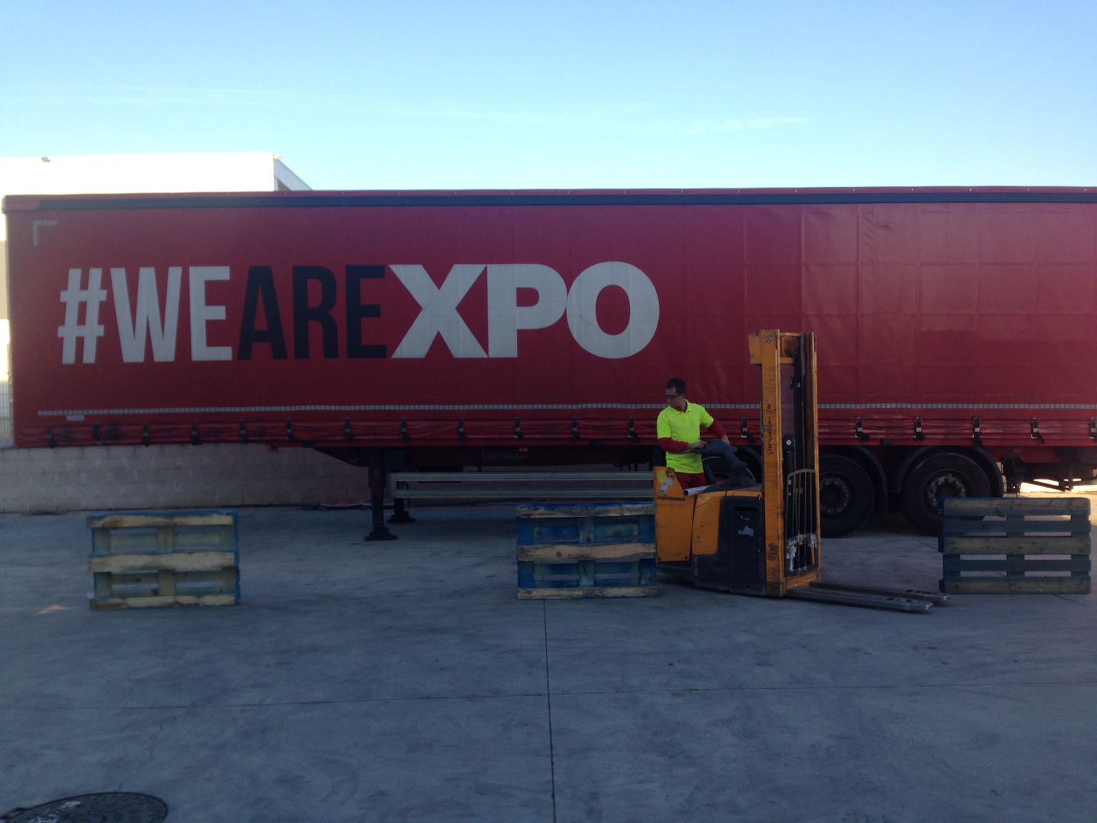 Prácticas con apilador en cupo logistics