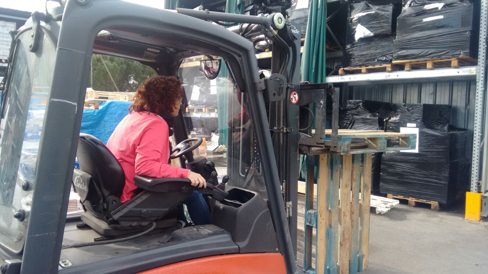 Prácticas con carretilla frontal contrapesada en Aki Terrassa