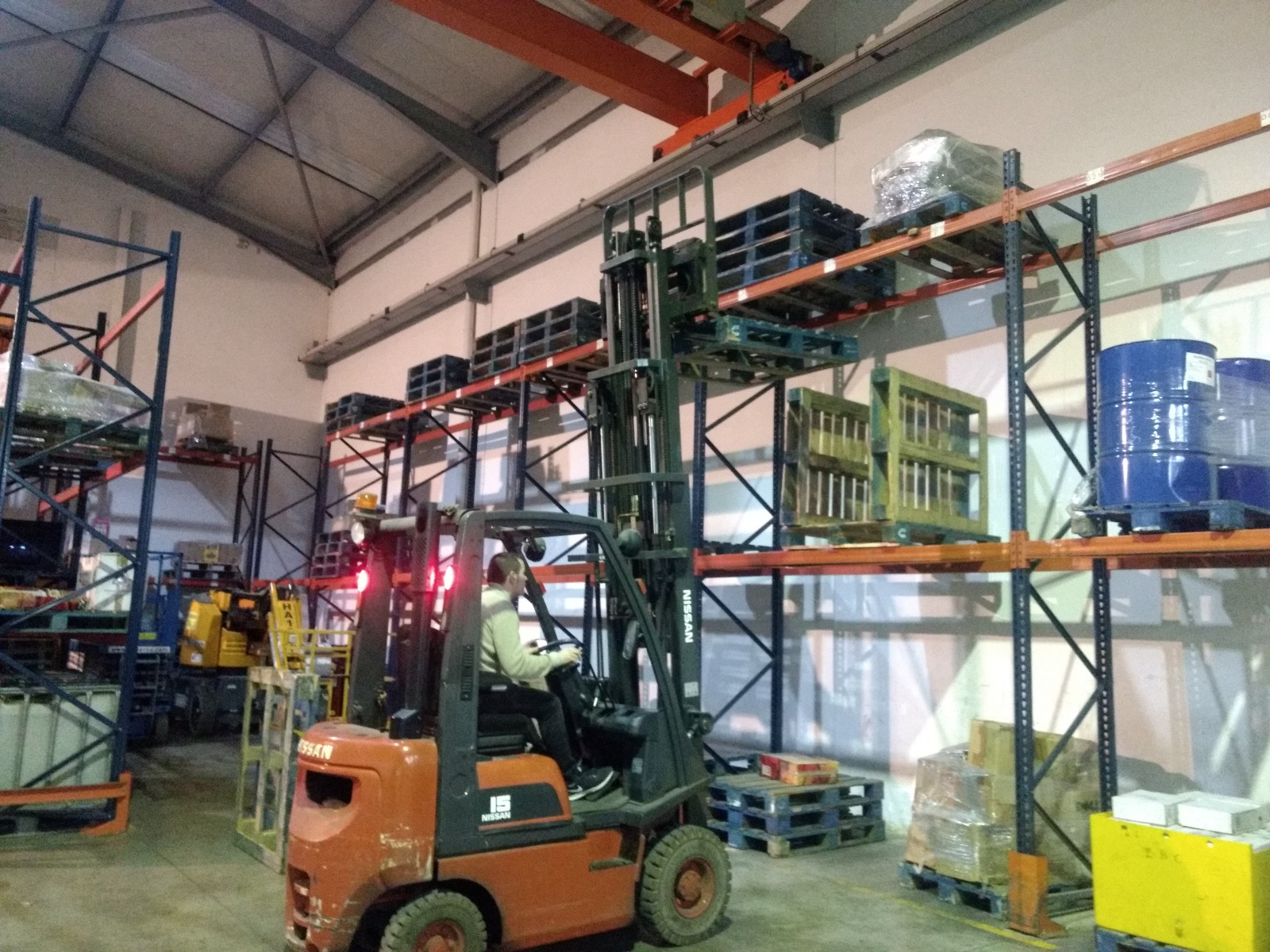 Construcción de adosado en estantería