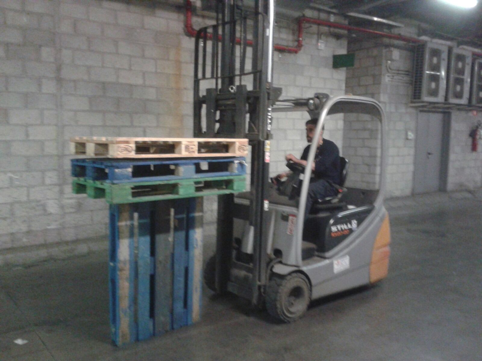 Ejercicio con Carretilla Frontal en el aeropuerto de Málaga