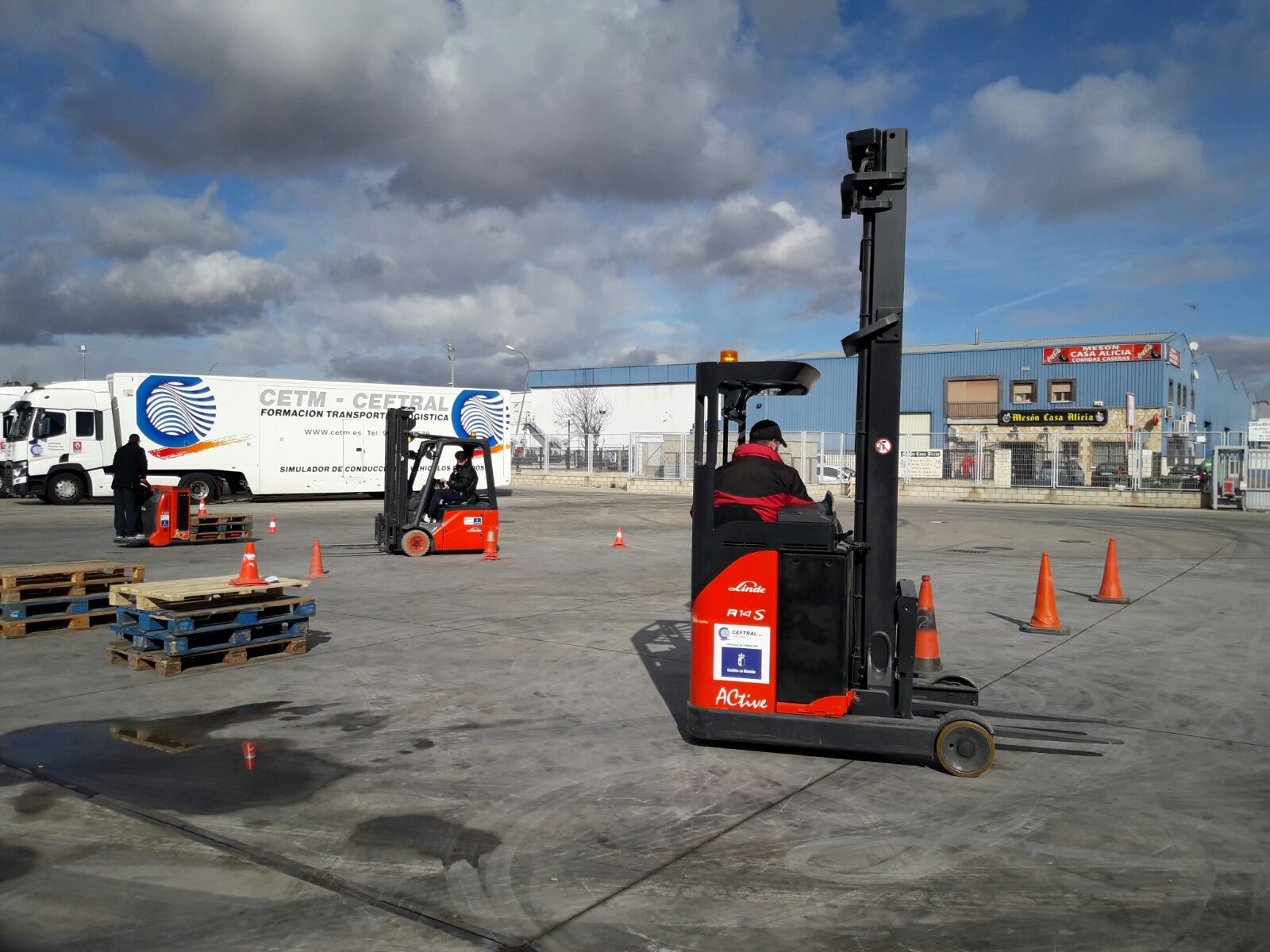 Prácticas con carretillas en Ceftral