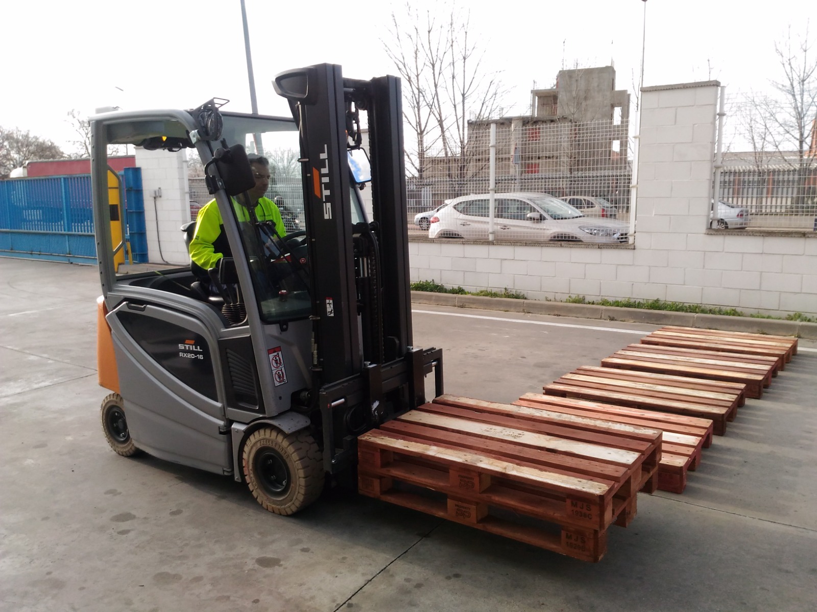 Ejercicio de apilado de cargas en Alcalá de Henares
