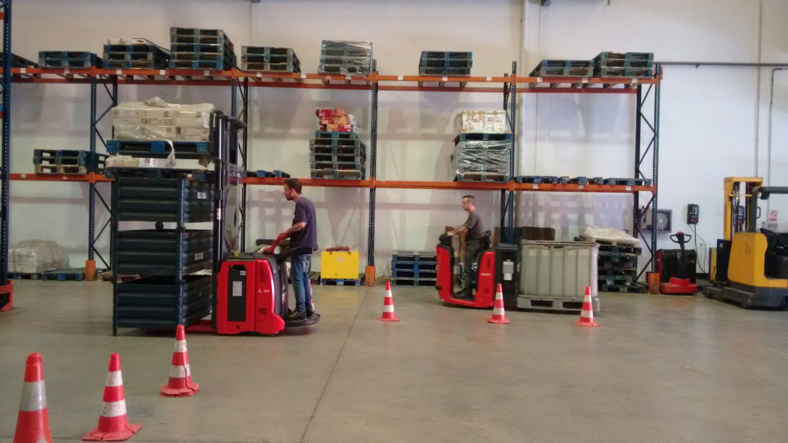Prácticas del curso de Transpaleta Eléctrica y apilador