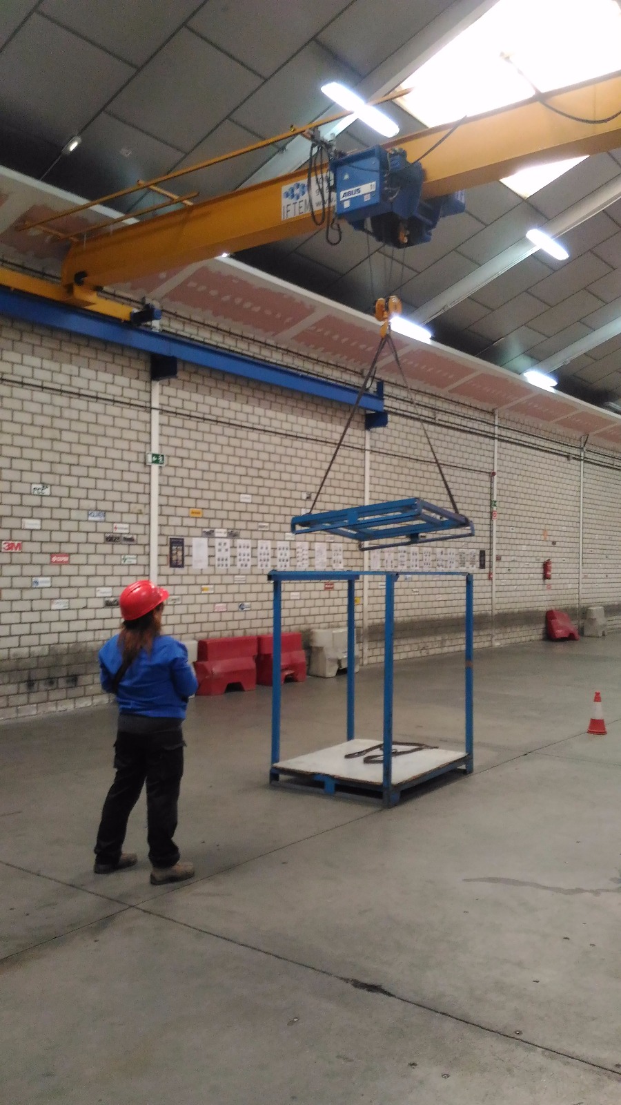 Ejercicio de eslingado y posicionamiento de carga en Getafe