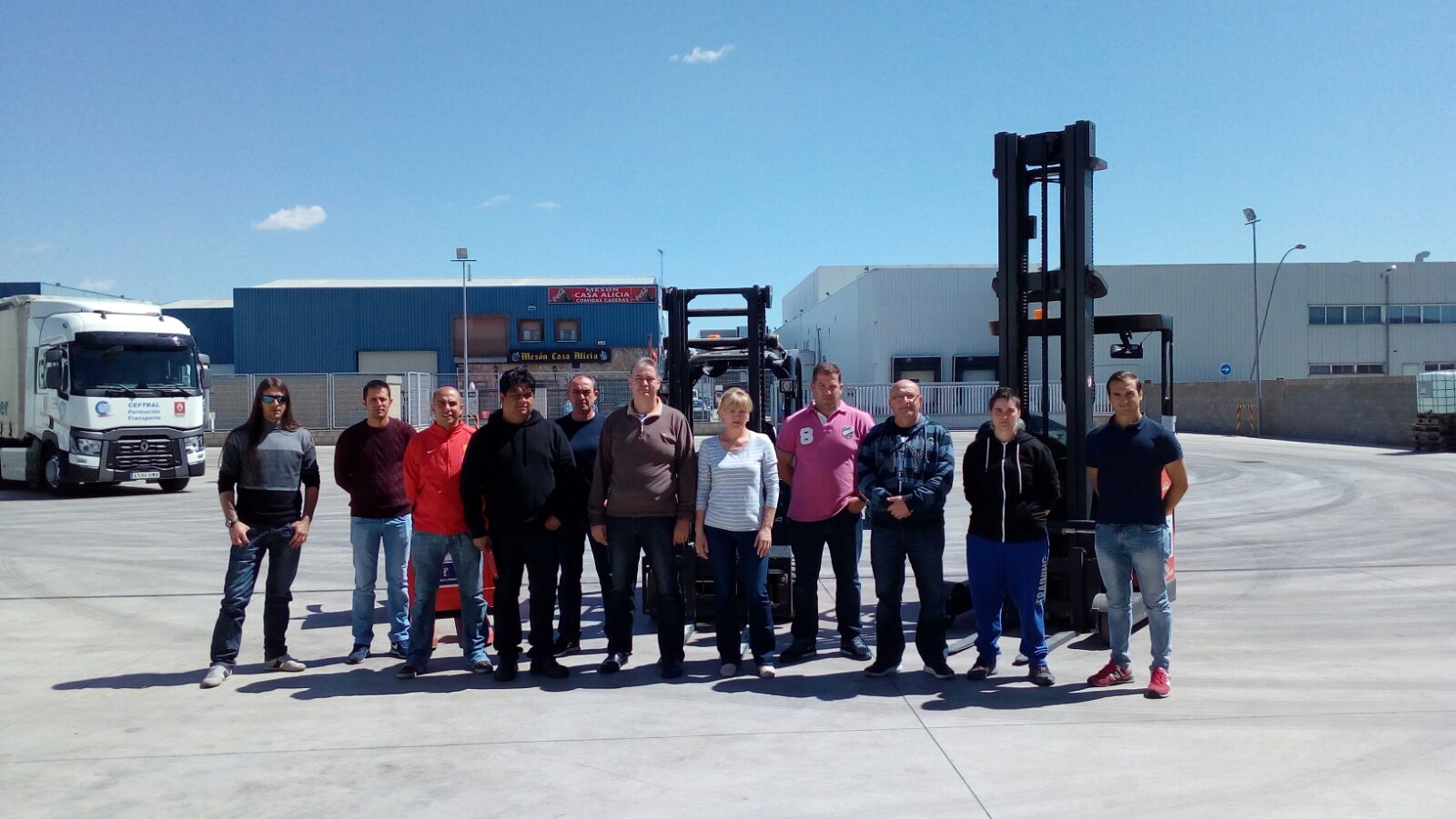 Grupo de formación de carretilla frontal y retráctil en CEFTRAL