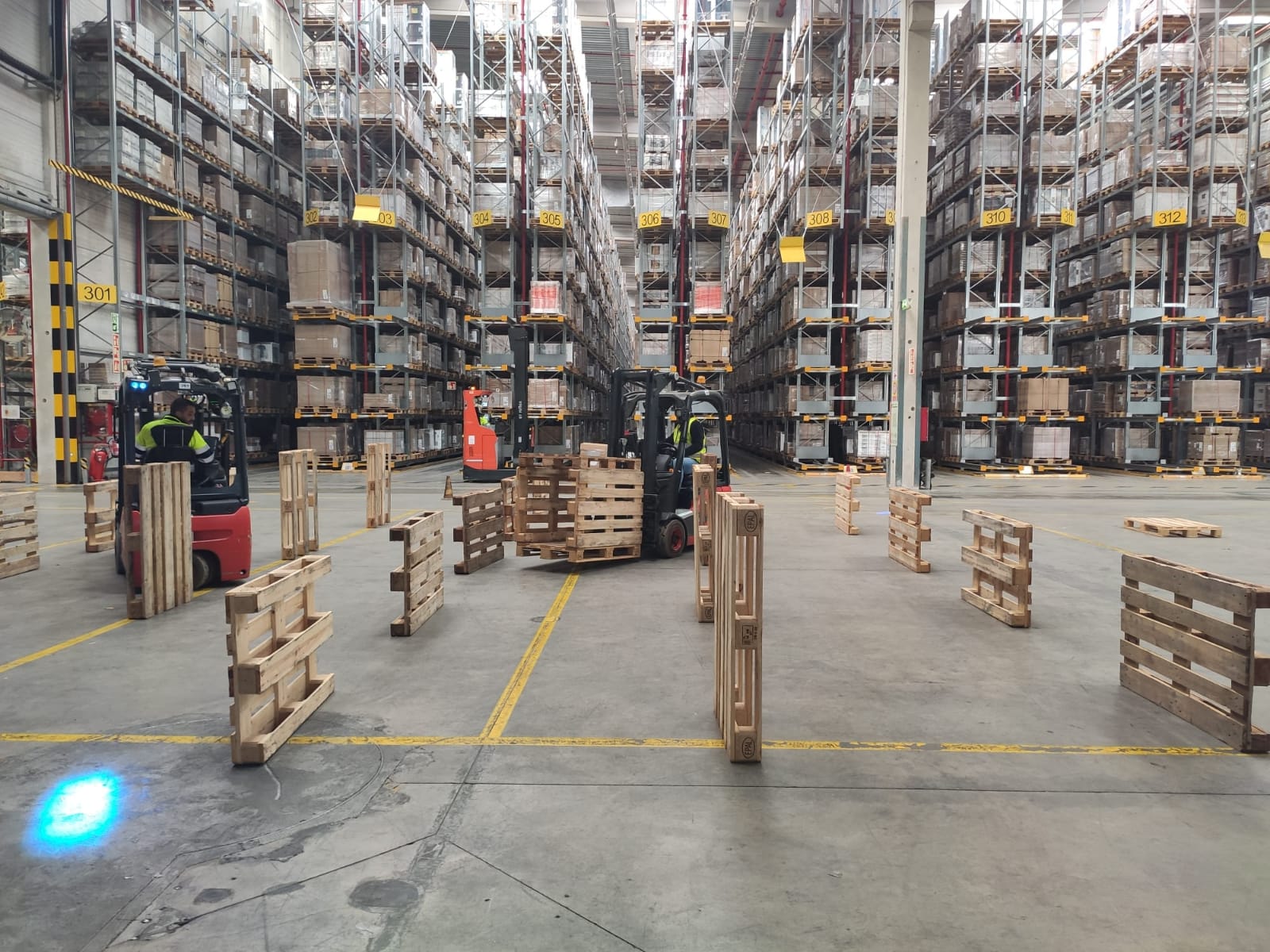 Ejercicio de circulación y equilibrio con carretilla frontal para FM Logistic
