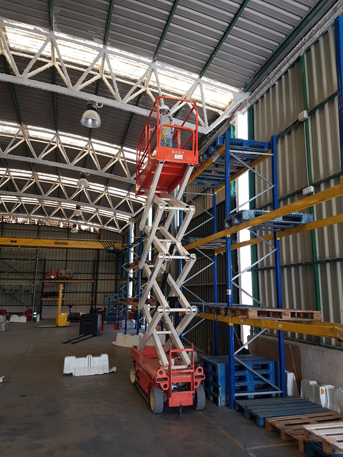 Ejercicio de colocación en el punto de trabajo con PEMP telescópica de tijera en Torrejón