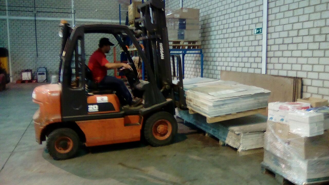 Apilado de carga real con Carretilla Frontal Contrapesada de energía térmica