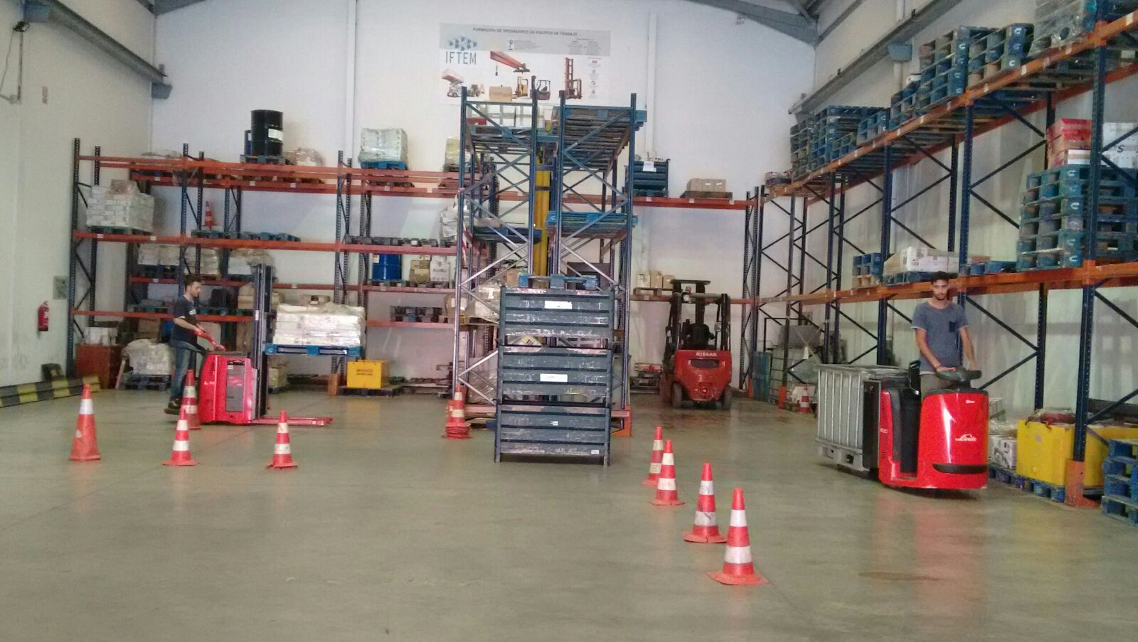 Curso de Transpaleta Eléctrica y apilador para grupo B. Braun
