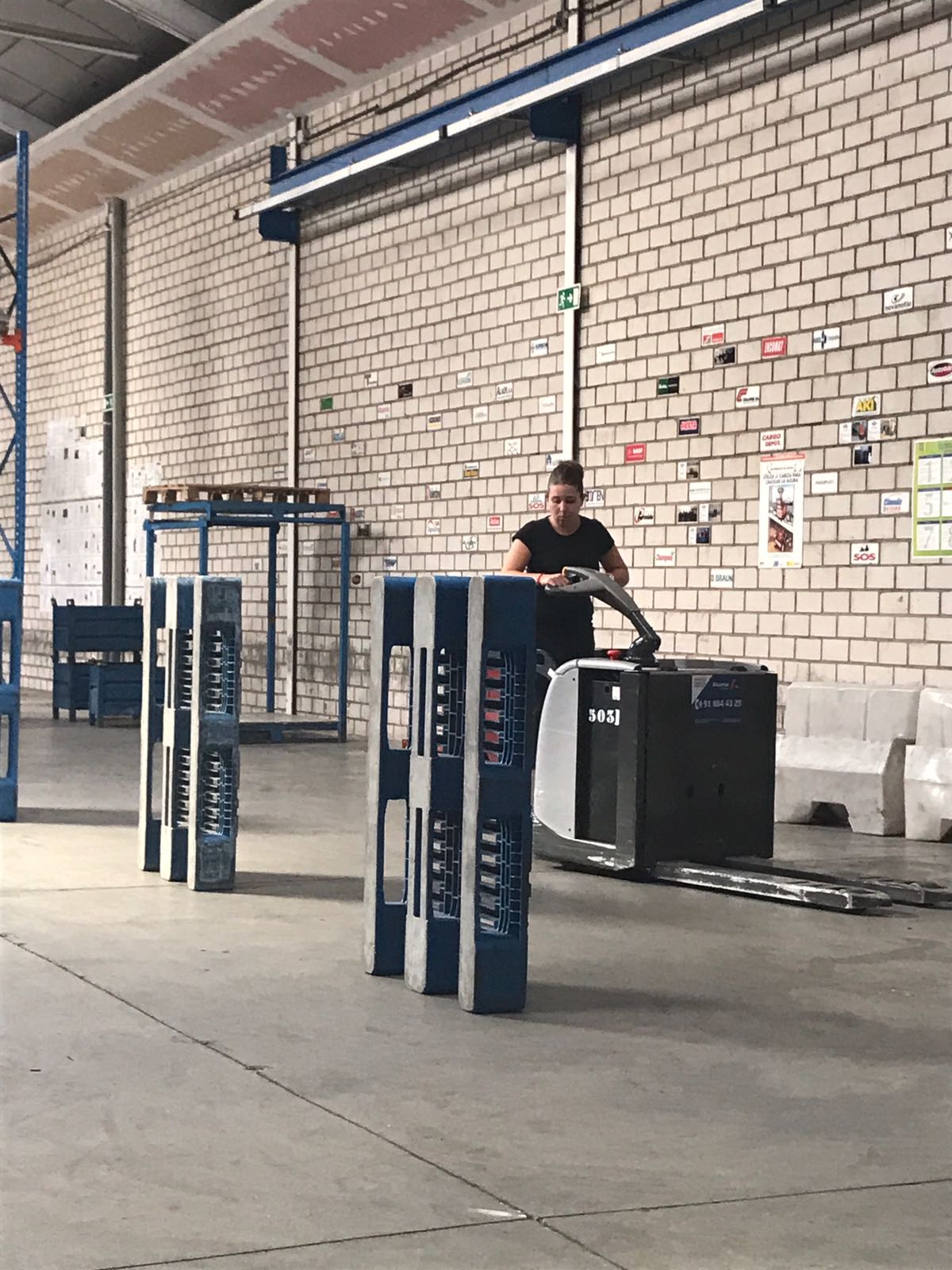 Prácticas con transpaleta eléctrica en iftem getafe