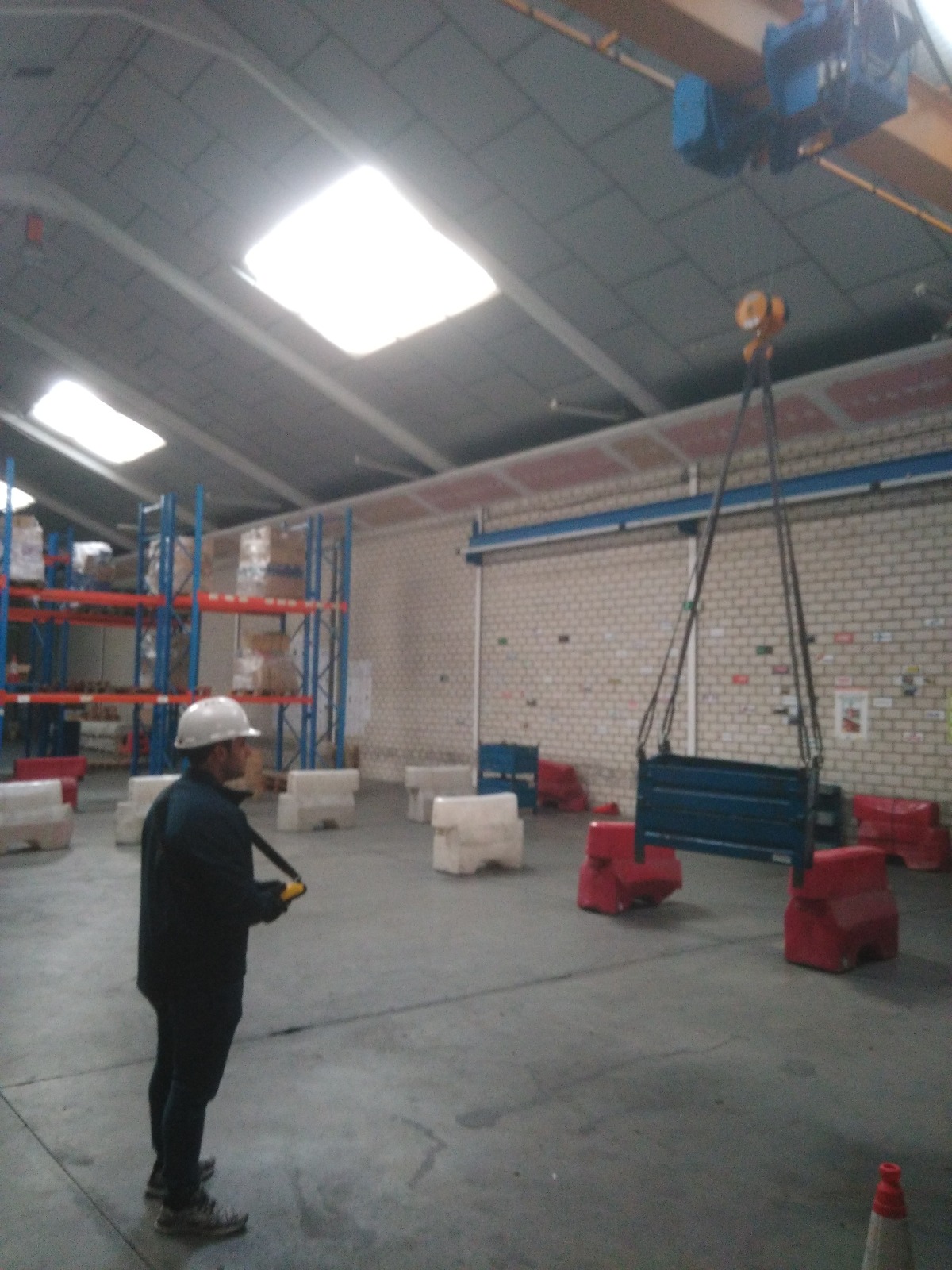 Ejercicio de contrabalanceo de carga con Puente Grúa
