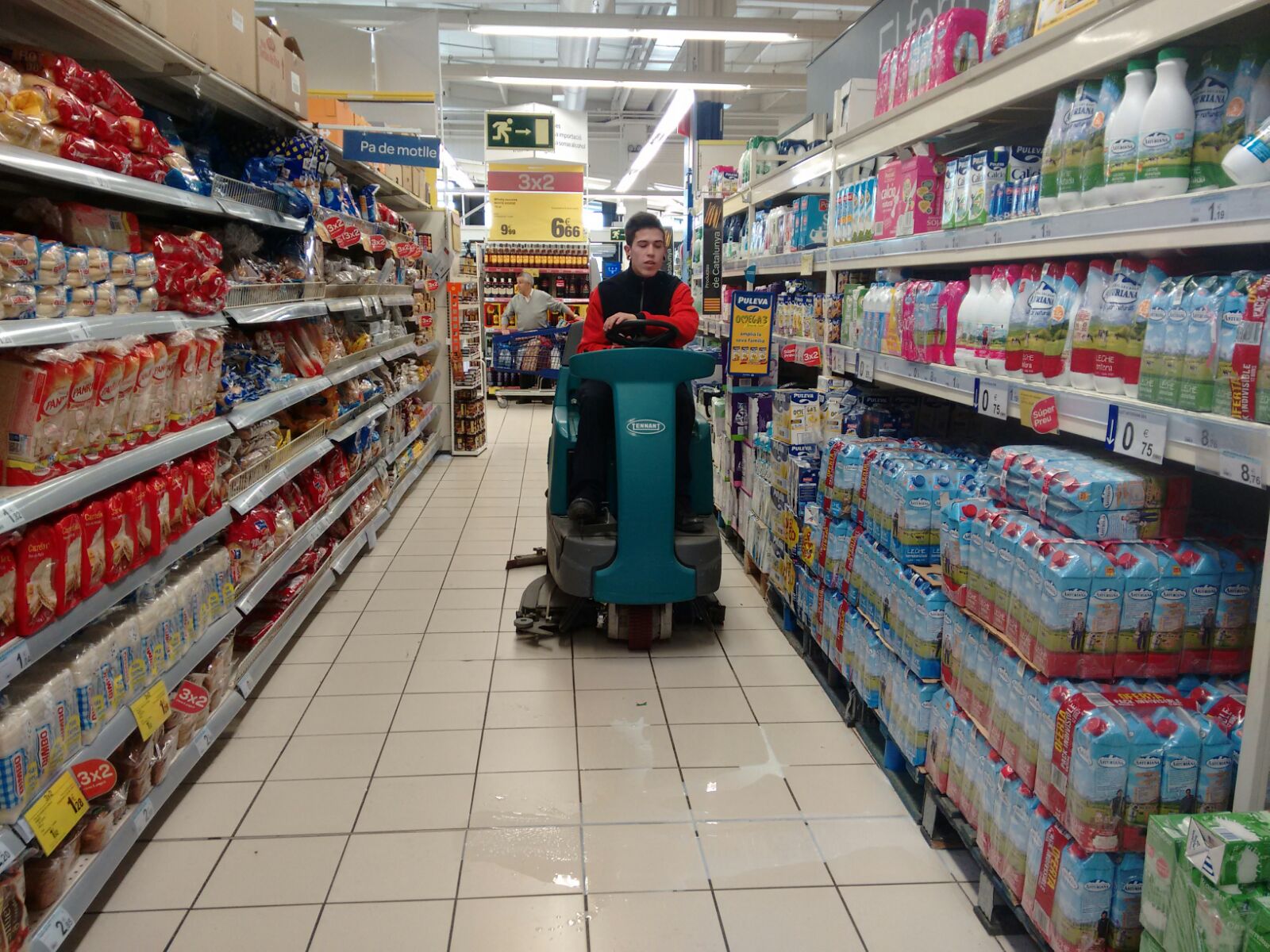 Prácticas con Fregadora en Carrefour Olérdola