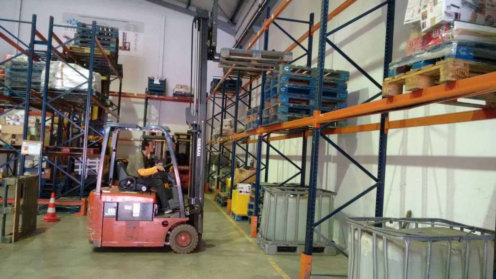 Práctica de estiba en estantería con Carretilla Frontal