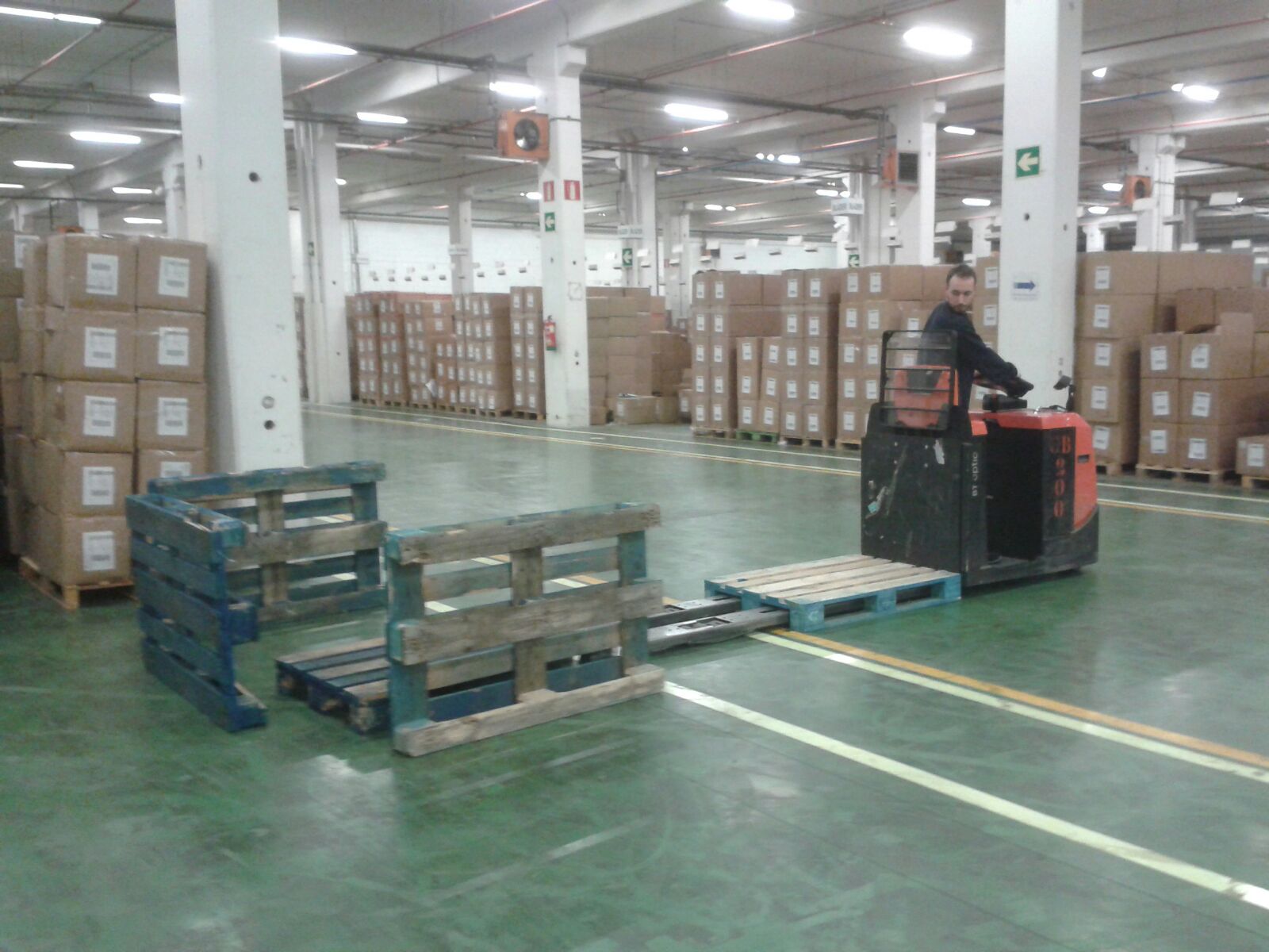 Práctica con Recogepedidos de nivel bajo en Zara Logística