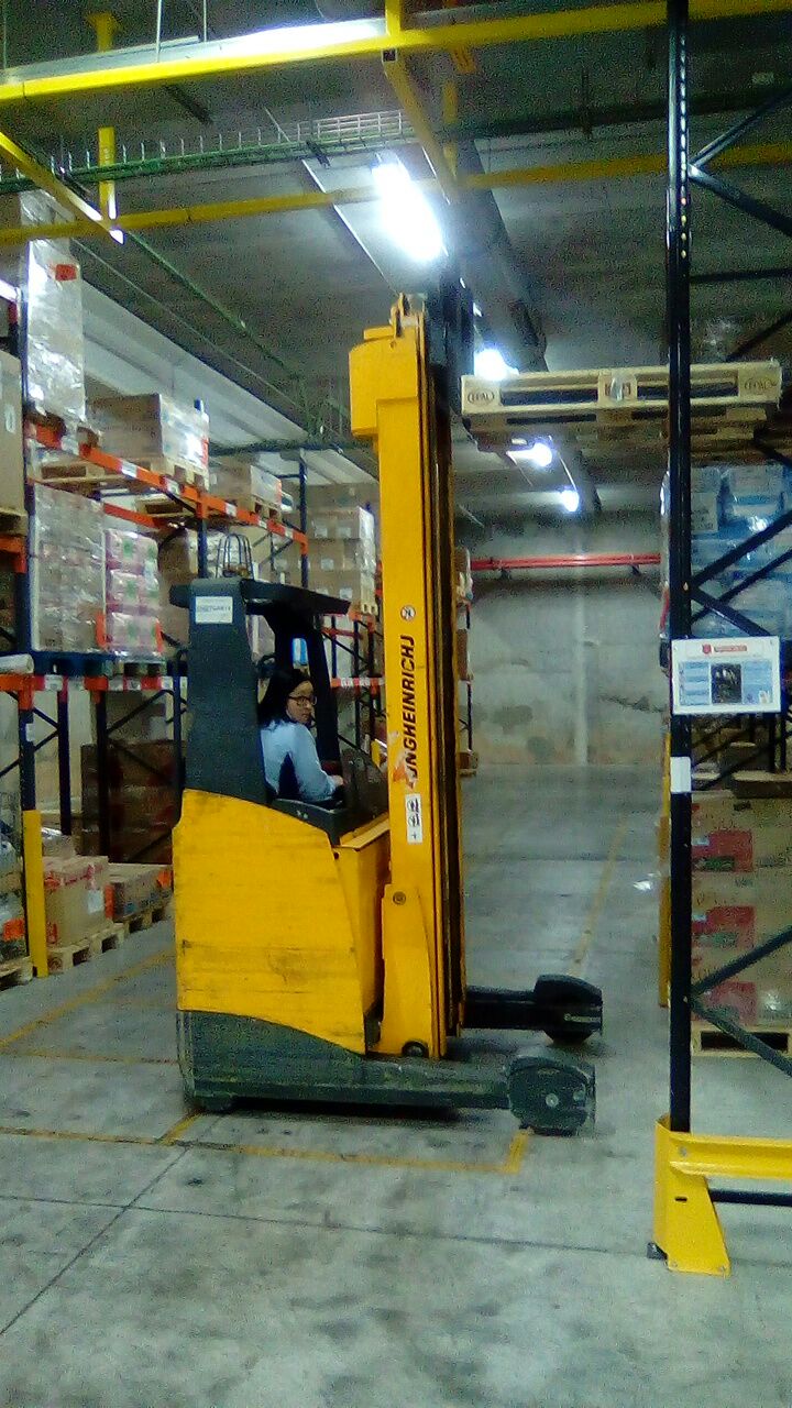 Ejercicio con carretilla retráctil en Guadalajara