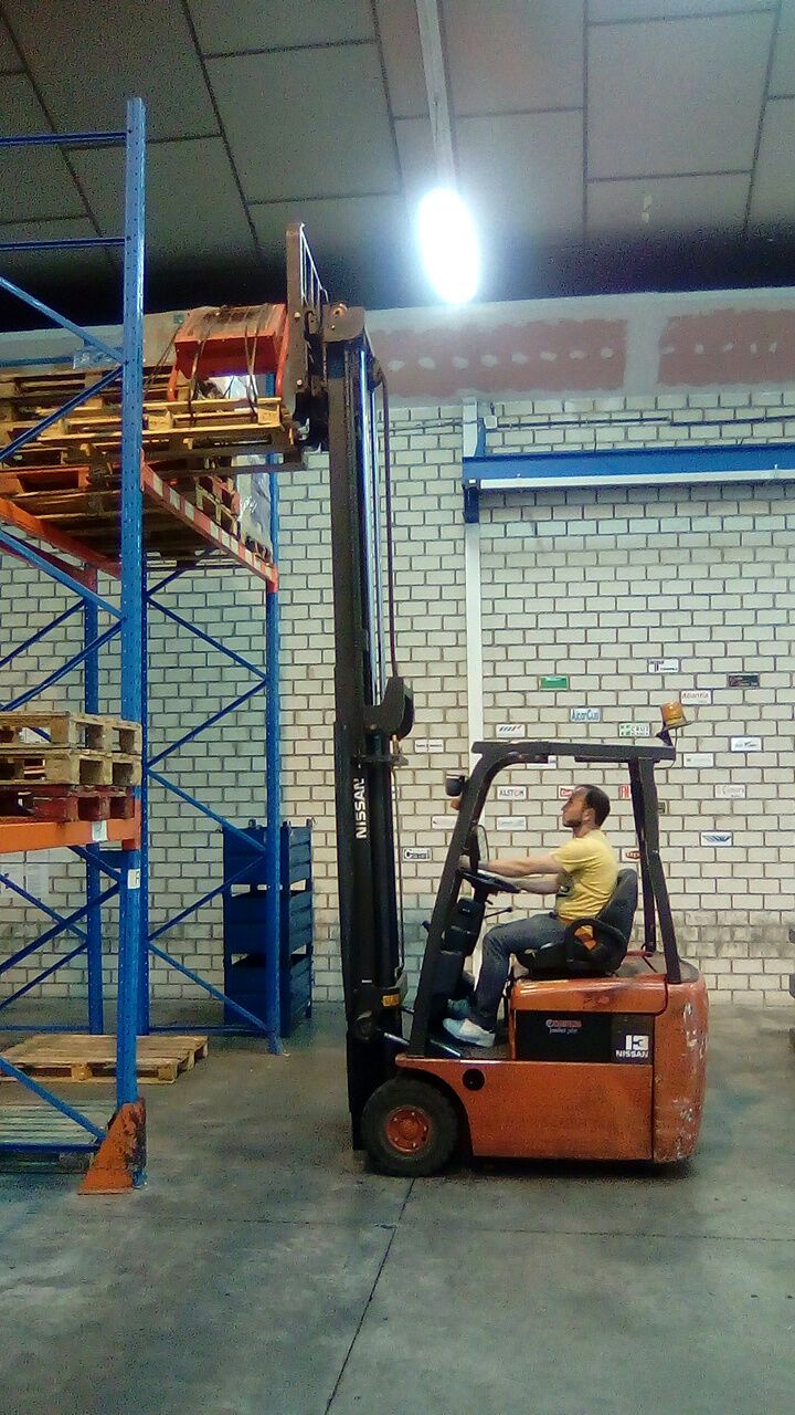 Estiba en estantería con Carretilla Frontal Contrapesada