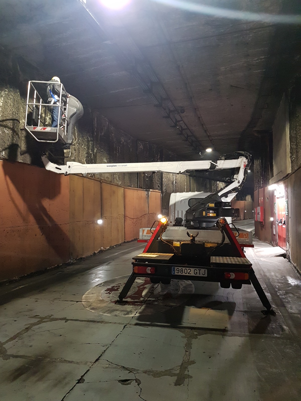 Ejercicio de posicionamiento en el punto de trabajo con PEMP del tipo 1B en el Intercambiador de transportes de Plaza Castilla