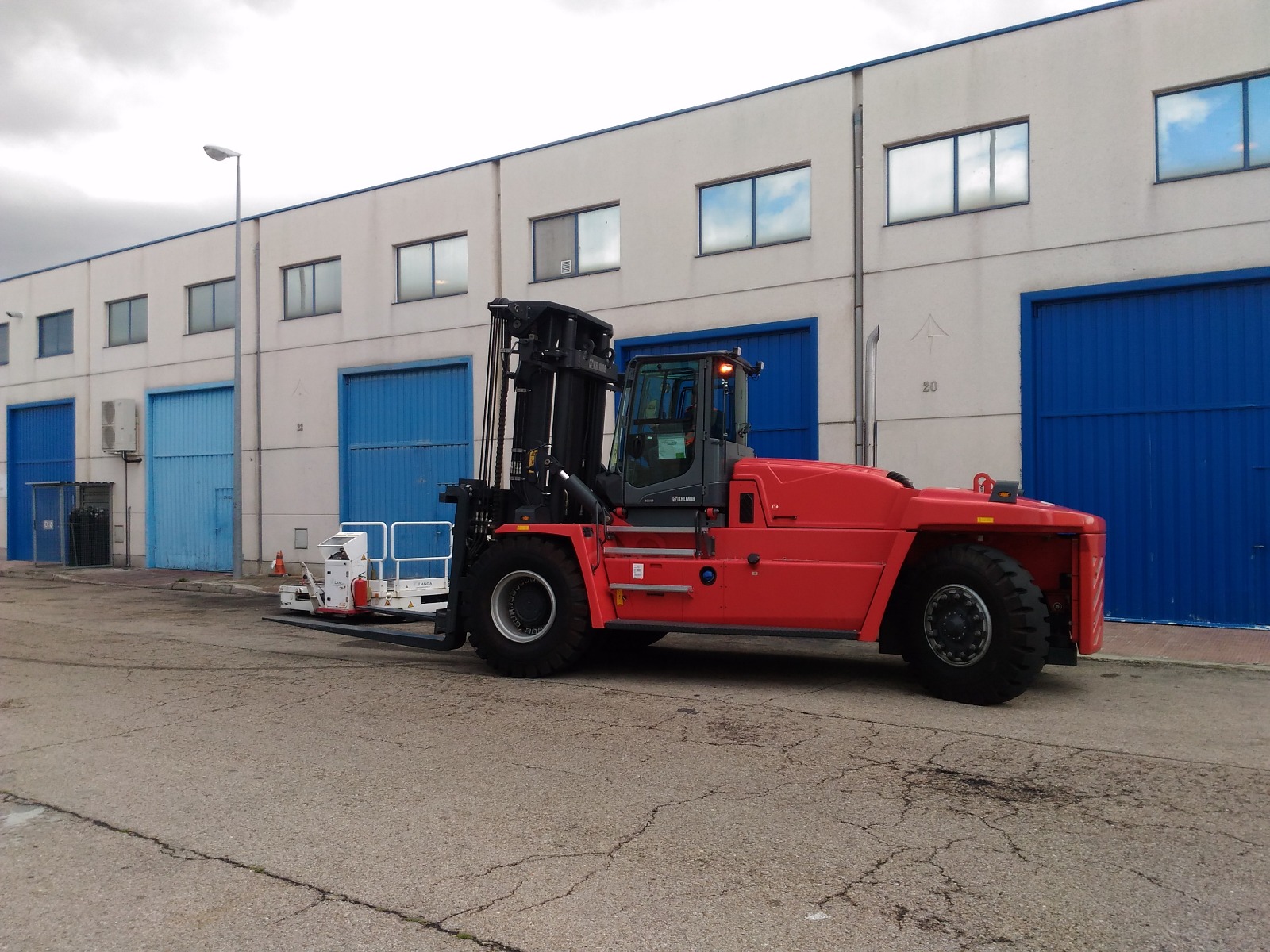 Curso de Carretilla Frontal de Capacidad Pesada de hasta 33 Toneladas para AIR EUROPA