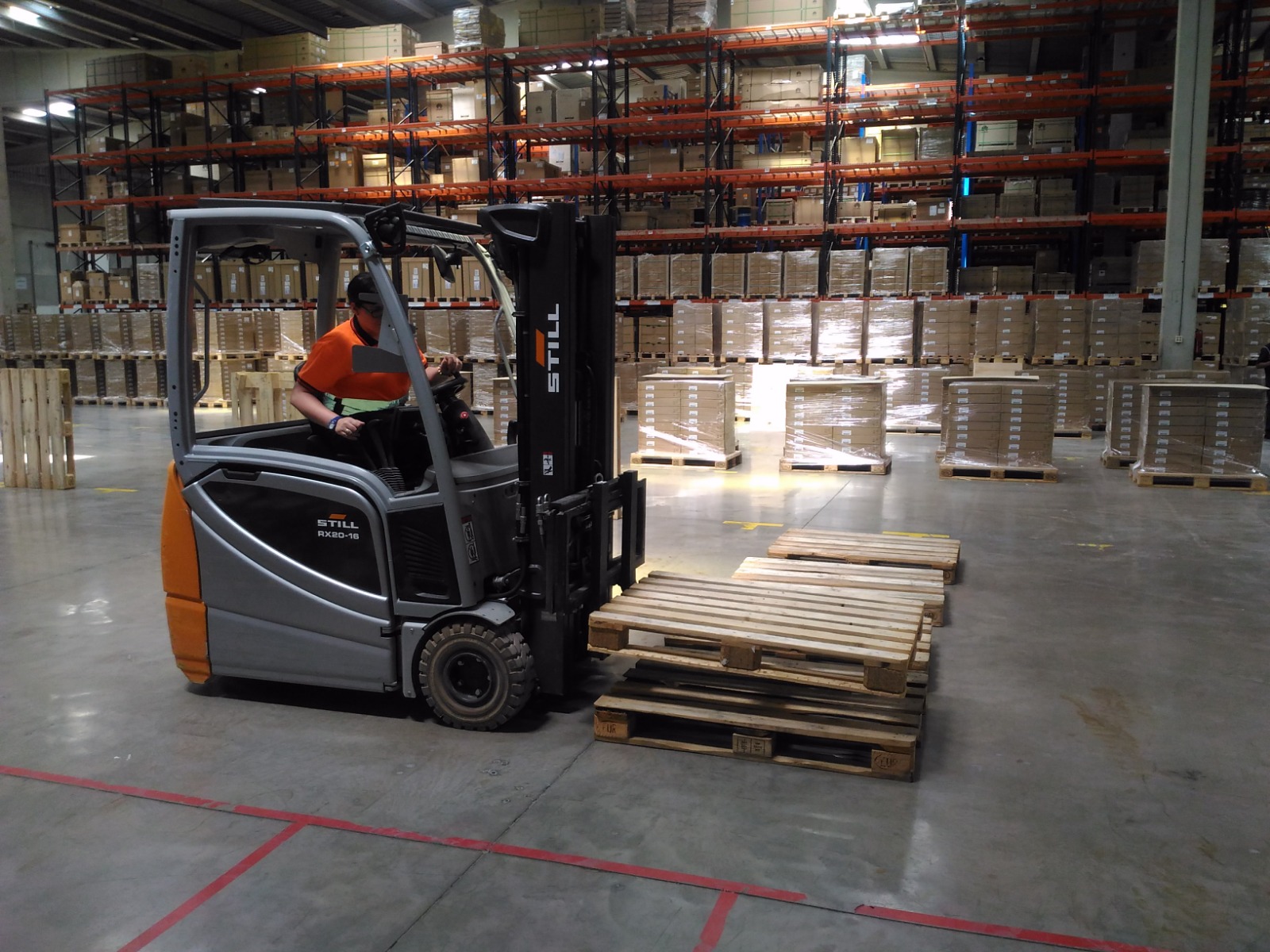 Ejercicio de apilado con Carretilla para KUEHNE & NAGEL