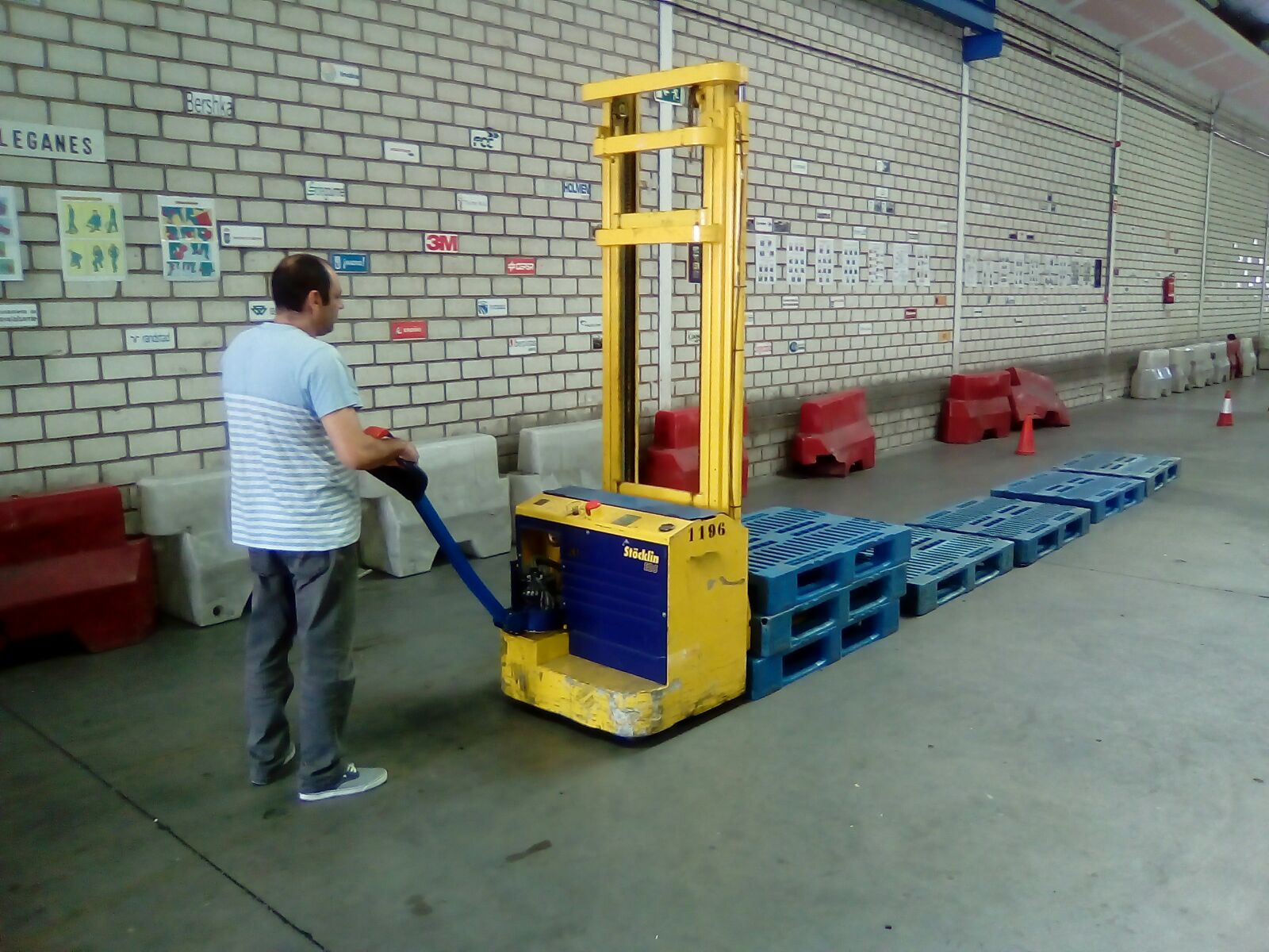 Ejercicio de apilado con Apilador de conductor acompañante