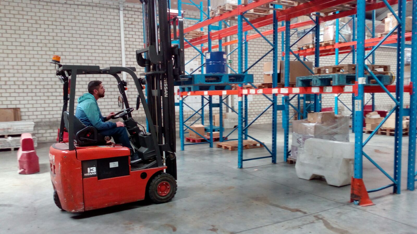Práctica de estiba en estantería para ID LOGISTICS
