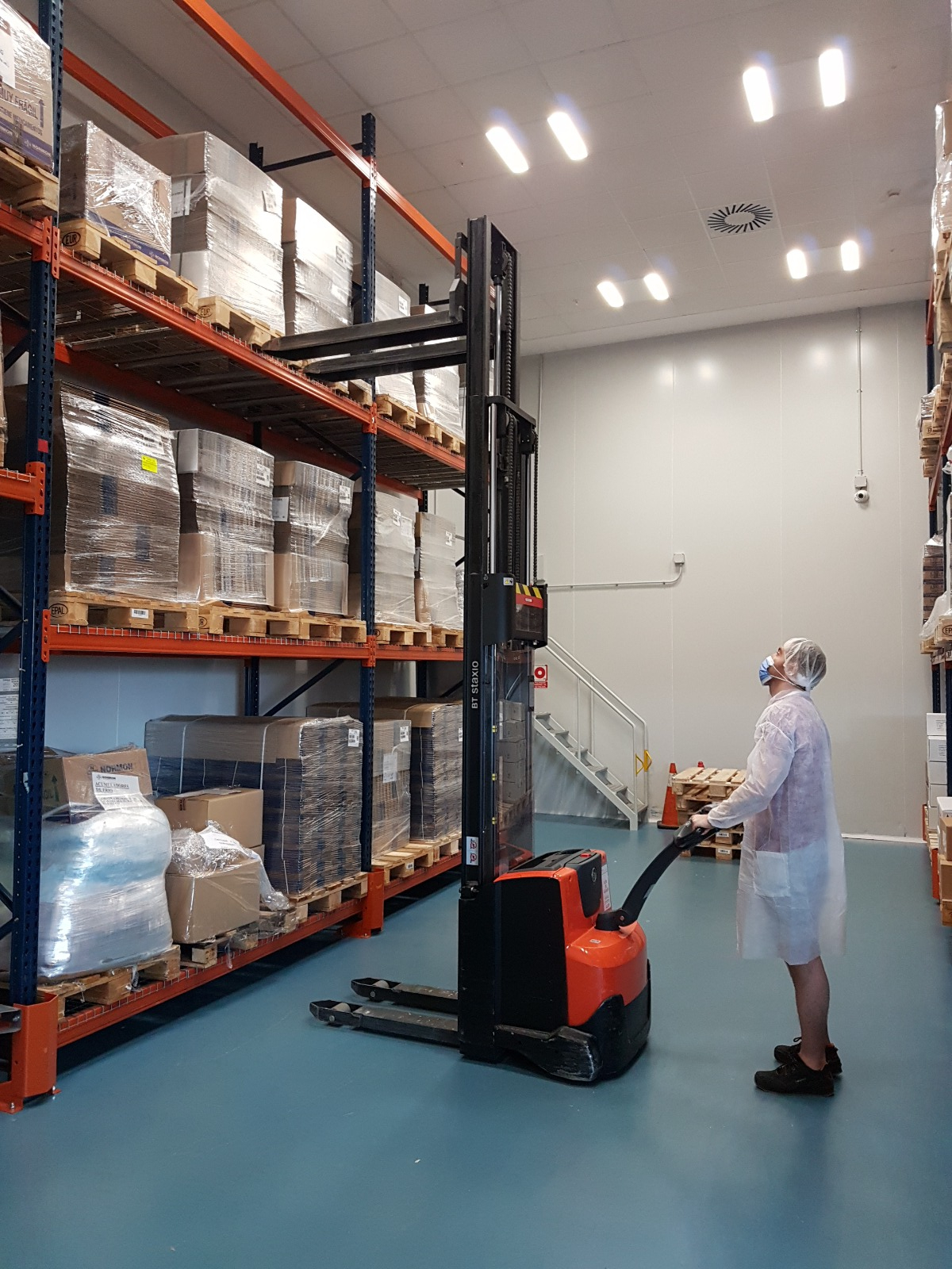 Ejercicio de estiba en estantería con Apilador para LABORATORIOS NORMON
