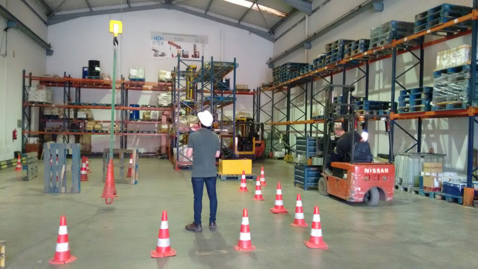 Curso de carretillas elevadoras y grúa puente para Engi-Com