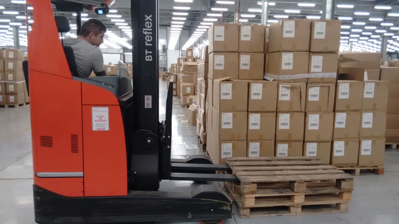 Práctica con Carretilla Retráctil en las instalaciones de LEFTIES