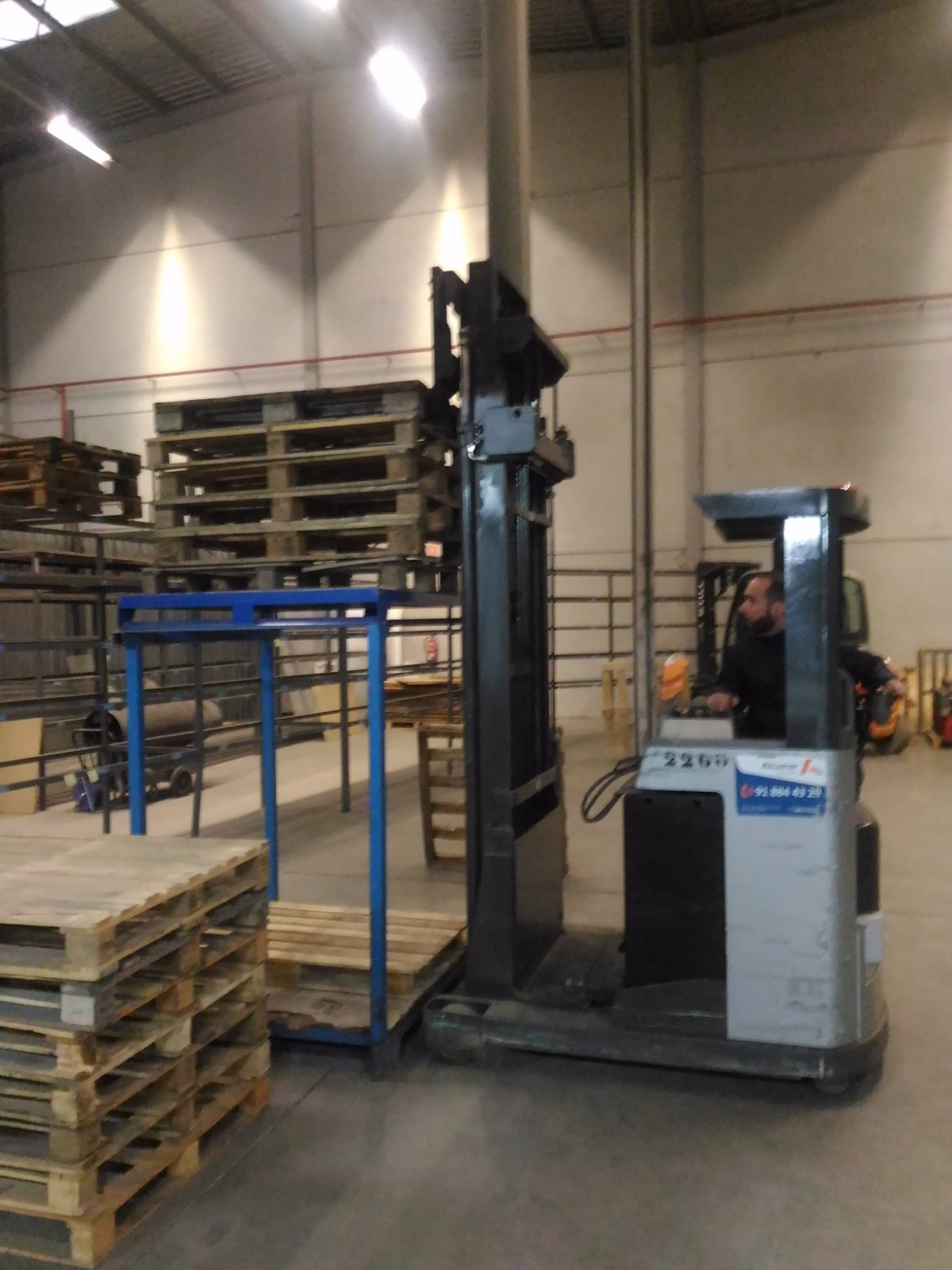 Ejercicio de simulación de estiba de carga en estantería convencional