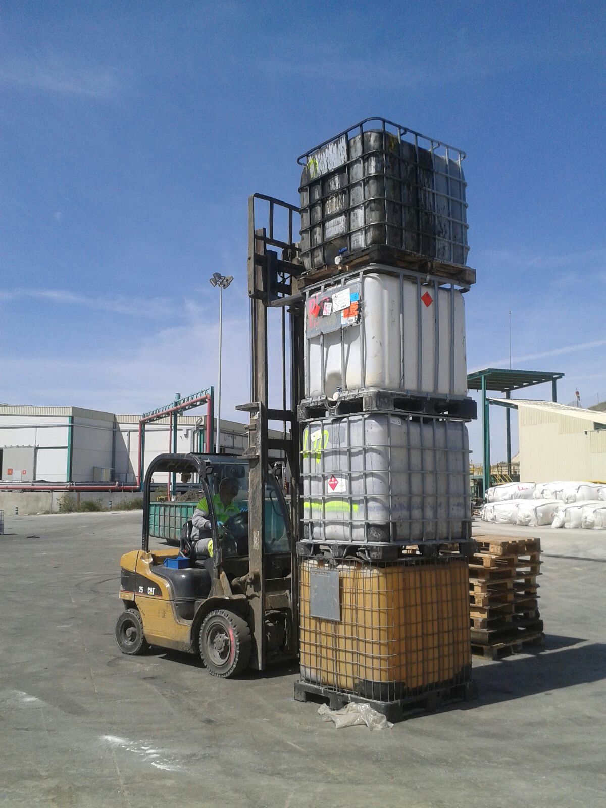 Apilado a cuatro alturas de G.R.G. en GEOCYCLE