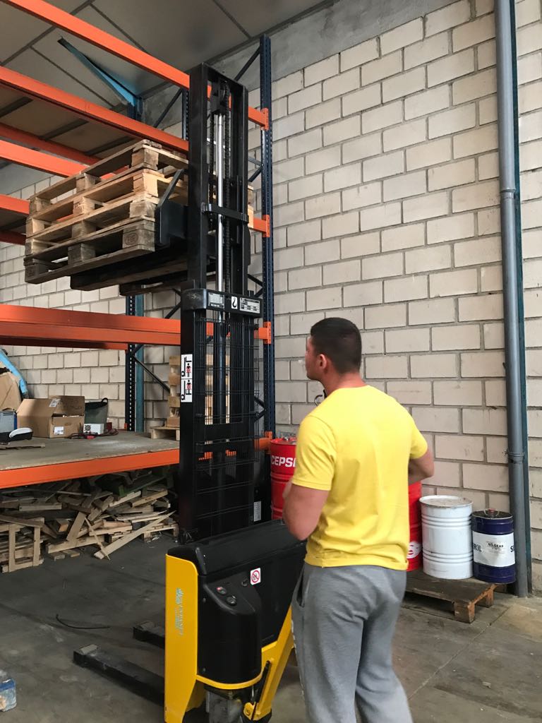Estiba en Estanteria con apilador