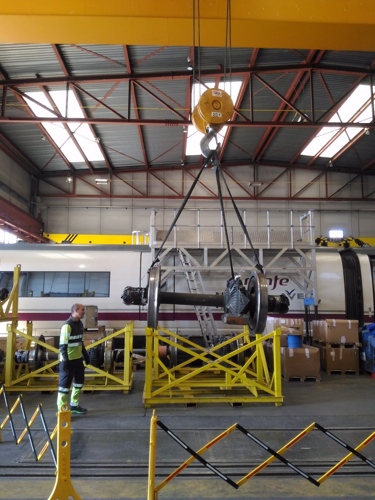 Eslingado y movimiento de carga real para NERTUS MANTENIMIENTO FERROVIARIO